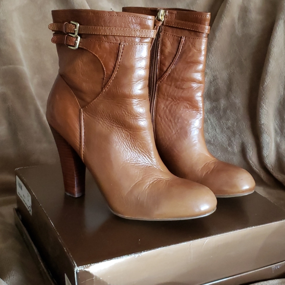 Boots - Picture 4 of 4